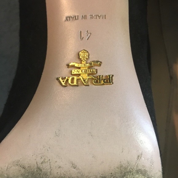 Prada kitten heel, velvet pumps. - Picture 5 of 5
